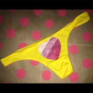 💛NWT PINK VINTAGE 2009 THONG💛